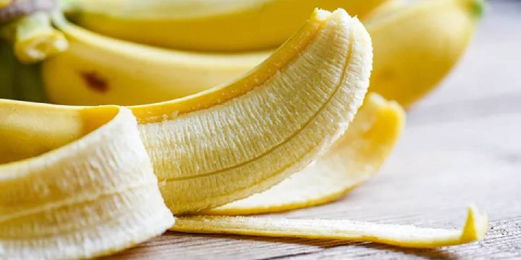 Bir tutam limon, biraz streç film! Muzun kararmasını önleyen yöntem: Uzun süre tazeliğini koruyor… 6